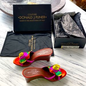 Donald J Pliner Couture Metallic Wedge